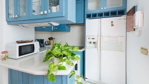 茶具/咖啡用具、冰箱、微波炉、烤箱