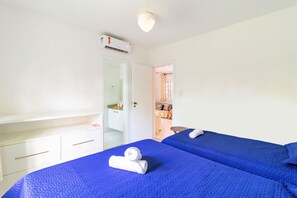 2 habitaciones, cortinas blackout y tabla de planchar con plancha 