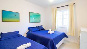 Apartamento | 2 dormitorios, cortinas opacas, tabla de planchar con plancha