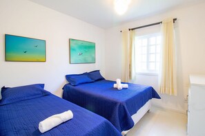 Apartamento | 2 dormitorios, cortinas opacas, tabla de planchar con plancha