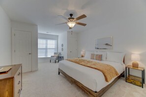 5 slaapkamers, een strijkplank/strijkijzer, reisbedje, gratis wifi