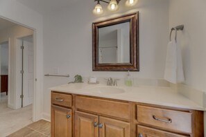 Hair dryer, towels - Lakeside at Bedford - 5BR | 5BA| Waterfront (Prosperity)