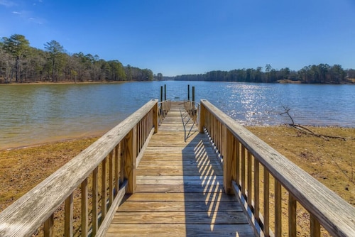 Lakeside at Bedford - 5BR | 5BA| Waterfront