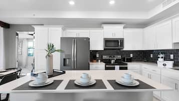 Coffee/tea maker, fridge, microwave, oven