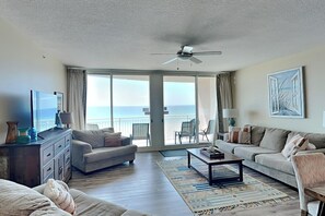 Condo (2 Bedrooms) | Property amenity
