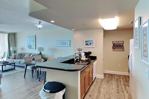 Condo (2 Bedrooms) | Property amenity