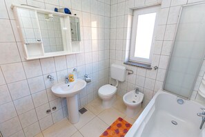 Baignoire, serviettes fournies