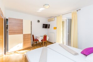 1 quarto, Wi-Fi de cortesia, roupa de cama