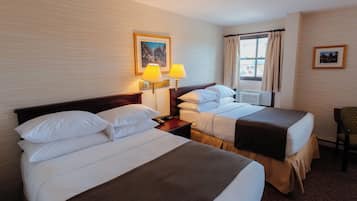 Deluxe Double Room, 2 Double Beds | Iron/ironing board, free WiFi