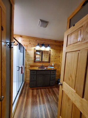 Combined shower/tub, hair dryer, towels, toilet paper - Feels Like Home "Lake front" Lake Watauga in the TN Hills (Butler)