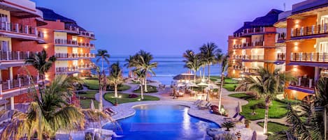 Outdoor pool, an infinity pool