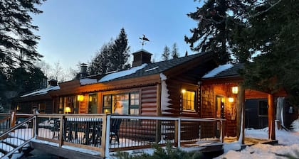 Lorelei of the Lake - Charming Cabin & Guest Cabin on the Shore of Lake Superior