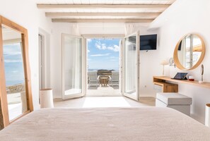 2 chambres, coffre-fort, bureau, fer et planche Ă repasser