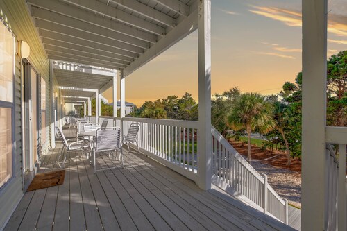 30A Retreat, Walk 250 yds to Beach, Pool, Hot Tub, 4 Bikes, Umbrella, Chairs!