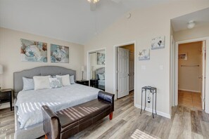 3 slaapkamers, een kluis op de kamer, een bureau