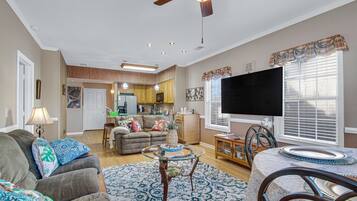 Condo, 2 Bedrooms (4604 C) | Exterior