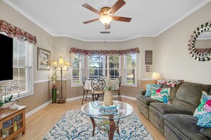 Condo, 2 phòng ngủ (4604 C) | Ngoại thất