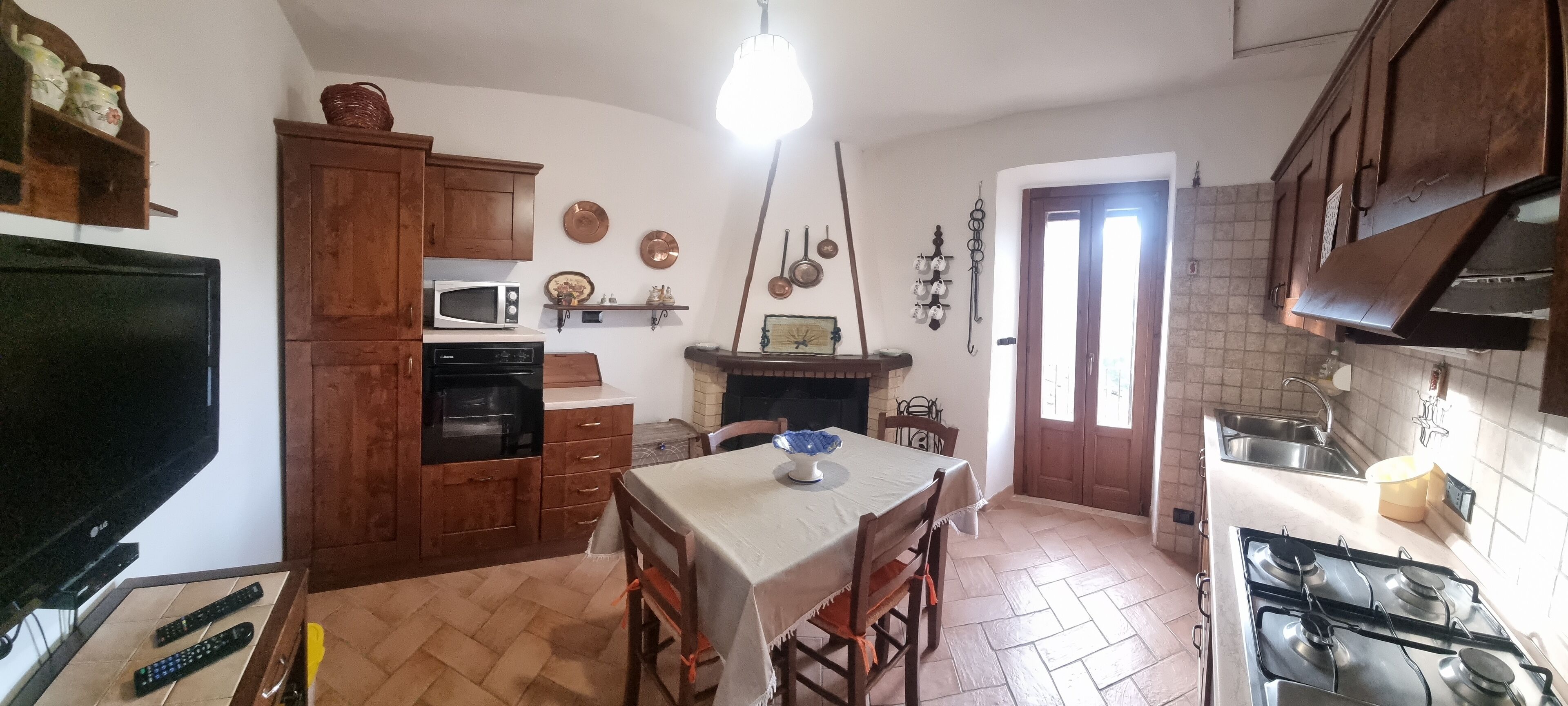 Réfrigérateur, micro-ondes, four, cafetière/bouilloire