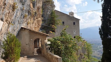 Enceinte de lâhĂ©bergement