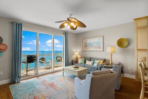 Smart TV, books - Stunning Gulf Views! Coastal Beach Vibes! Private Beach Access! Free Beach Svc. (Panama City Beach)