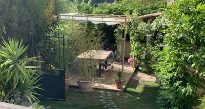 Charmante maison atypique dans village médiéval, proche plages
