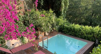 Charming atypical house in medieval village, near beaches