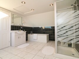 Cottage | Bathroom | Shower