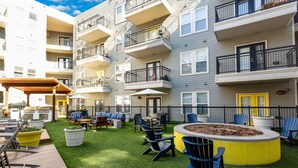Terrace/patio - Trendy Place to Stay in Downtown Next to Convention Center (Dallas)