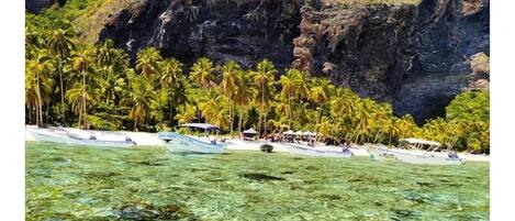 沙滩椅、沙滩毛巾