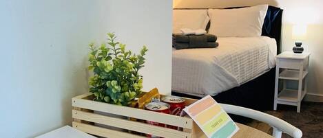 1 habitación, tabla de planchar con plancha, wifi gratis y ropa de cama