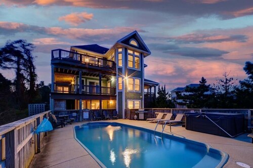 Semi-Oceanfront! Gorgeous Ocean Views! Sleeps 21! Steps to the Beach!