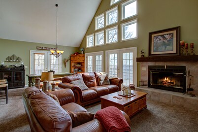 Grandfather View, <1mi to Hawksnest, Family and Dog Friendly