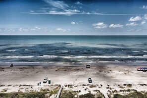Plage à proximité, chaise longue, serviettes de plage