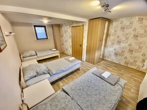 2 chambres, fer et planche à repasser, accès au Wi-Fi (inclus)