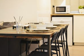 Lägenhet - flera sängar | Eget kök | Kylskåp, mikrovågsugn, ugn och spishäll