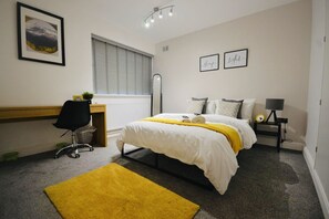 Apartment, Multiple Beds | 3 bedrooms, iron/ironing board, free WiFi, bed sheets - Stunning 3-bed Ground Floor Apartment in Coventry (Coventry)