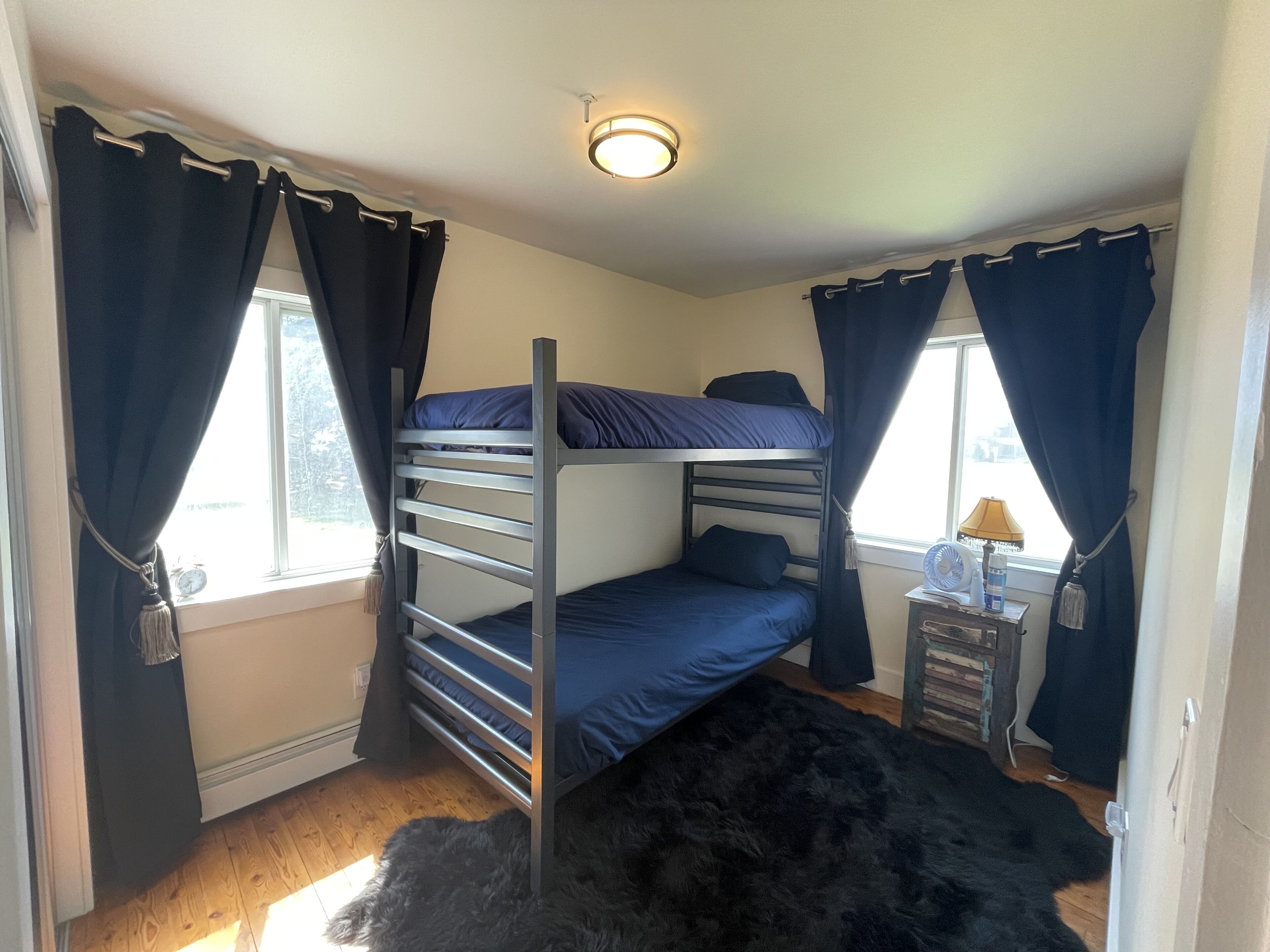 2 chambres, fer et planche à repasser, Wi-Fi gratuit, draps fournis