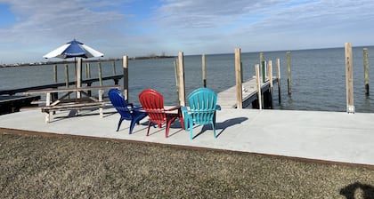 Lake StClair Belvedere bay hot tub 2 boat wells fishing paddle boards, kayak