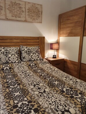3 dormitorios, tabla de planchar con plancha, wifi y ropa de cama