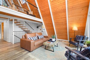 Smart TV, Netflix, Hulu, streaming services