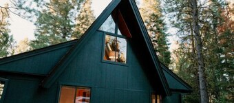 Black Butte Ranch A-Frame · Pools, Golf, Sleeps 8
