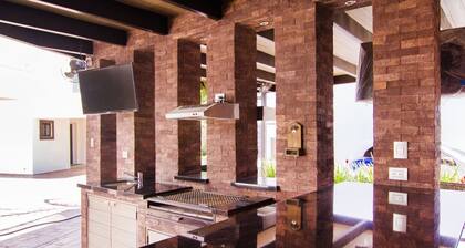 Amplio departamento, con la mejor ubicación en la ciudad