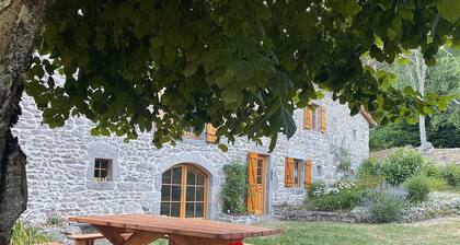 Gite 4âïžen Auvergne, in the heart of nature, linen included, sleeps 12