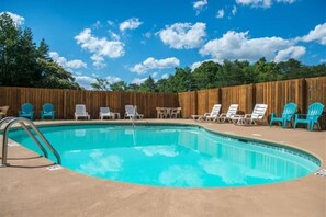 Pool - Sleeps 34! Games, Hot Tub, Pool, Minutes To It All (Pigeon Forge)