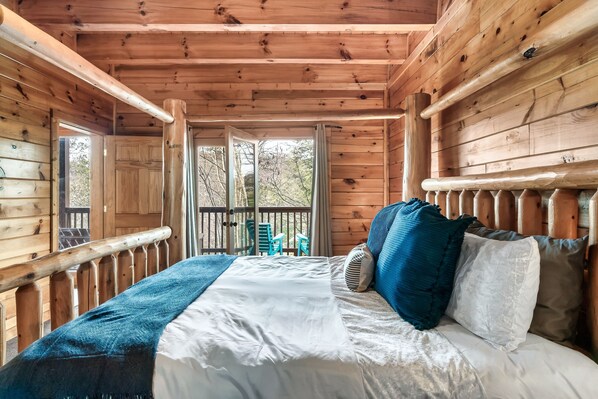 7 habitaciones, tabla de planchar con plancha y cuna de viaje 