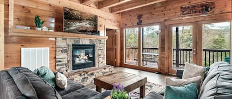 Televisión, chimenea, videojuegos, futbolito