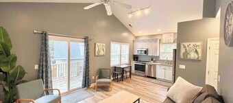 Charming, Beautiful, Treetop Loft, Prime Location