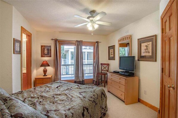 6 bedrooms, internet, bed sheets