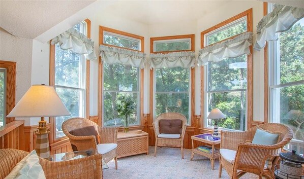 تلفزيون، مشغل دي في دي، كرة قدم الطاولة، ستيريو