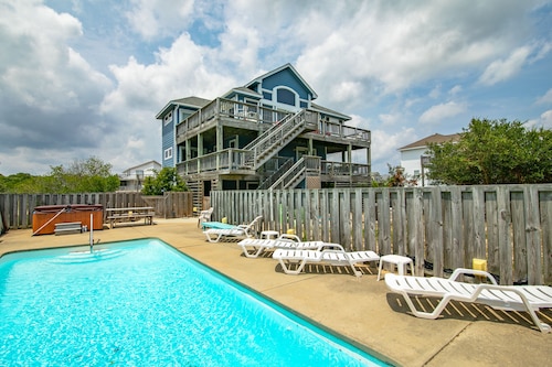 1426 - Pelican's Lantern, 6-bed 5.5-bath Corolla, NC, pet friendly, private pool